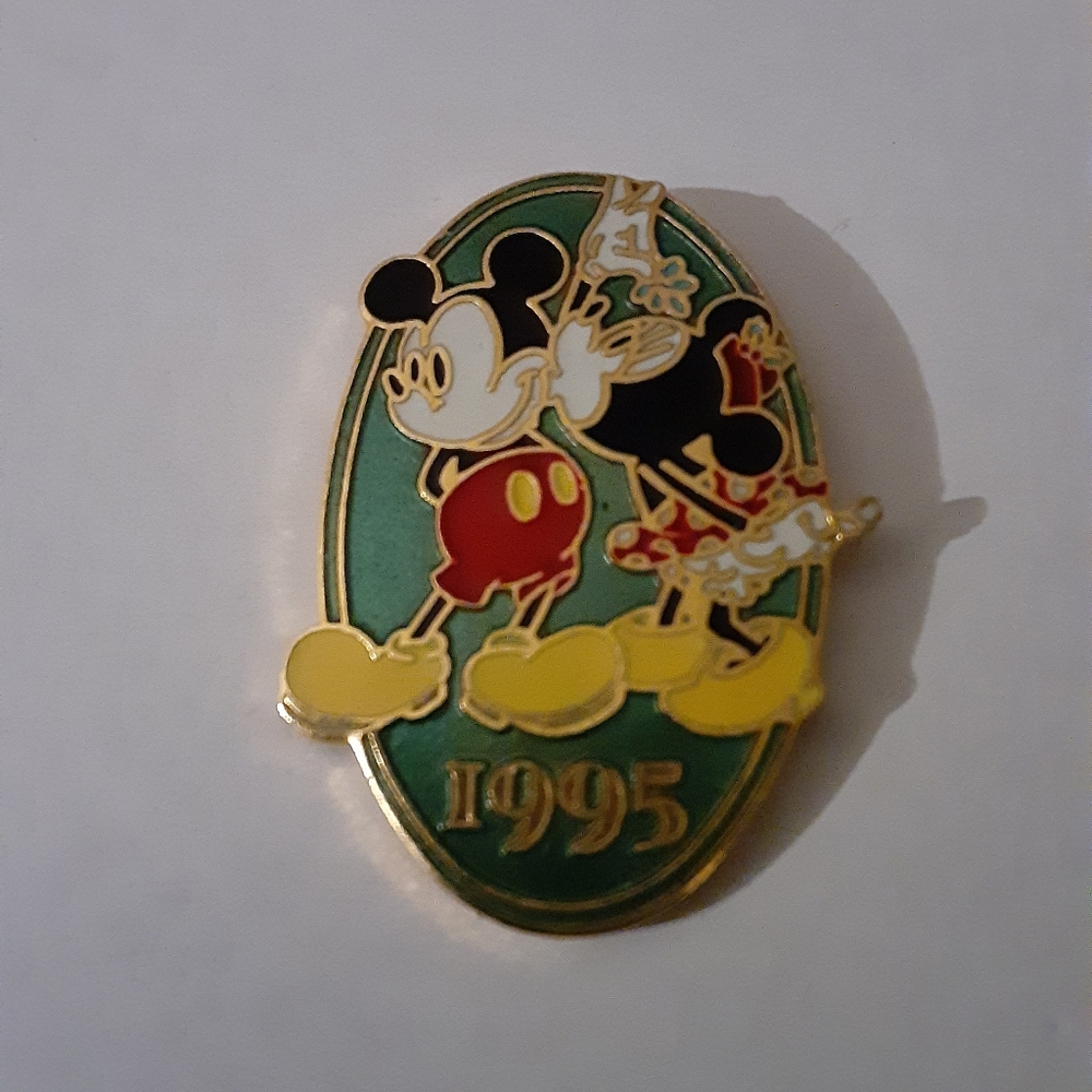 1995 mickey and minnie pin